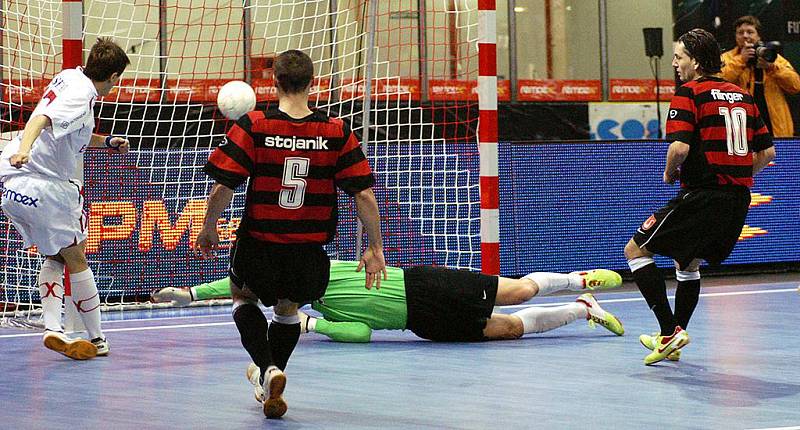 Futsalitsé Era-Packu s Benagem z loňského utkání v Chrudimi