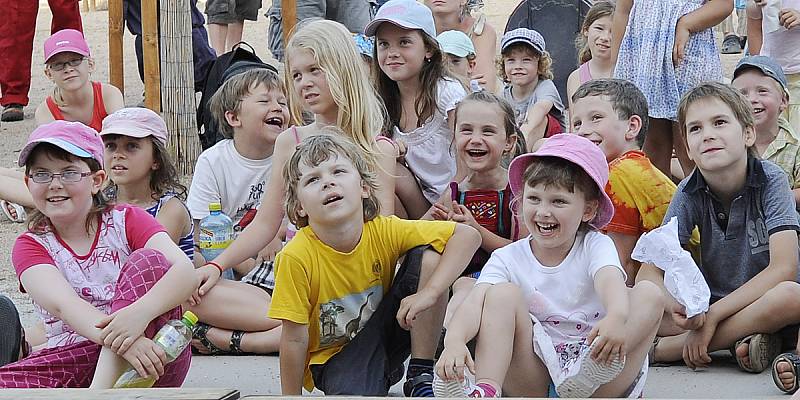 Z archivu Deníku. Festival amatérského loutkového divadla Loutkářská Chrudim..