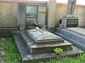 Hrob herečky Věry Ferbasové na jičínském hřbitově.
