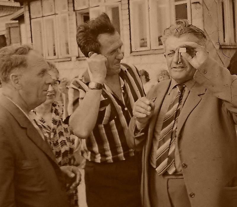 Legrace bylo plno po celý den - vlevo pan řídící A.Koudelka, uprostřed F. Kubánek a vpravo p. J.Špicar.