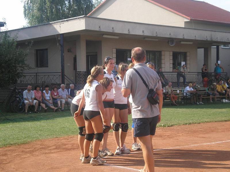 Volejbalové turnaje se hrály také v Radimi.