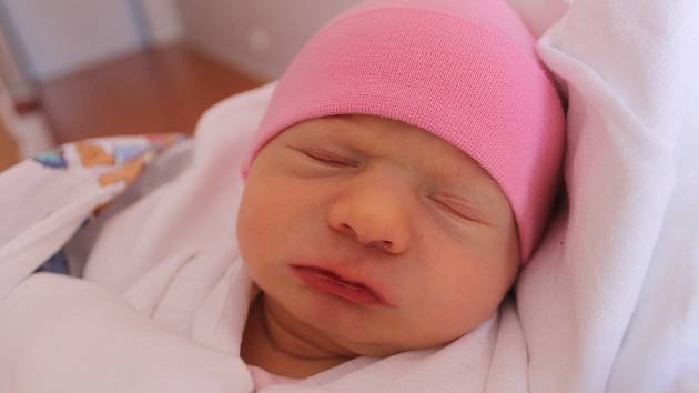 Noemi Strnadová se narodila 13. května v 1 hodinu. Vážila 2720 gramů. Rodiče Jana a Ondřej Strnadovi si ji odvezli domů do Vesce, kde na ni už netrpělivě čekala šestiletá sestřička Lilien.