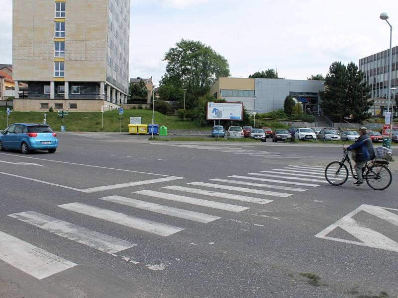 Přechod pro chodce u jičínského autobusového nádraží.