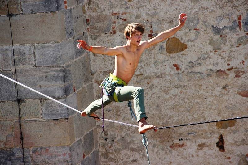 Na Kosti se konal 7. ročník festivalu slacklinistů.