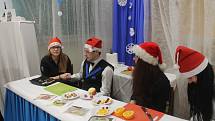 Vánoční trhy v novopacké Střední škole gastronomie a služeb.
