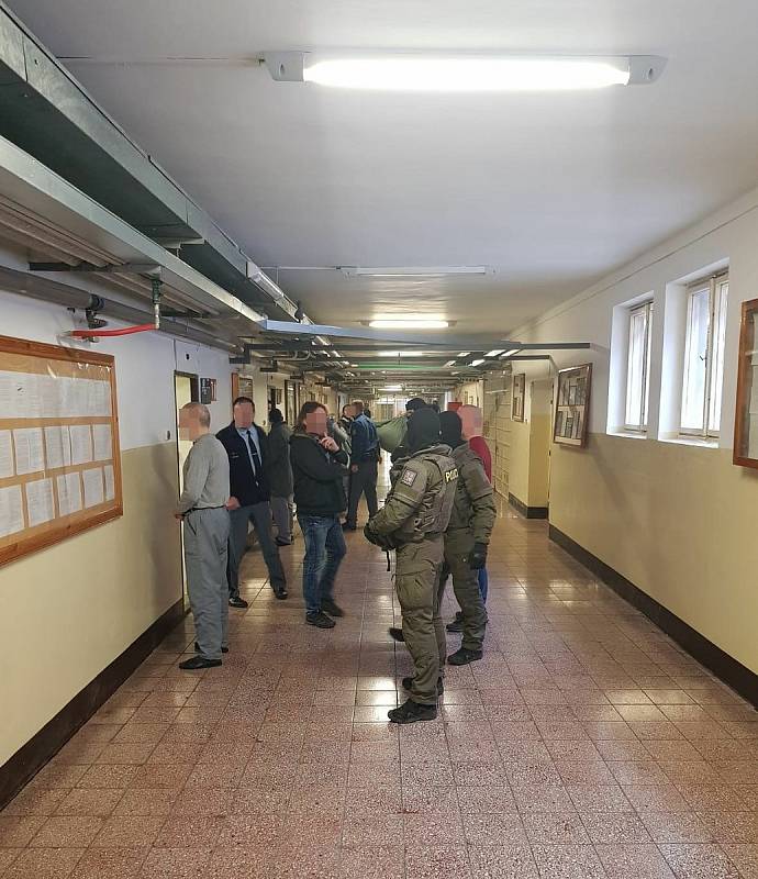 Vyšetřování ve valdické věznici v rámci operace RAJEC.