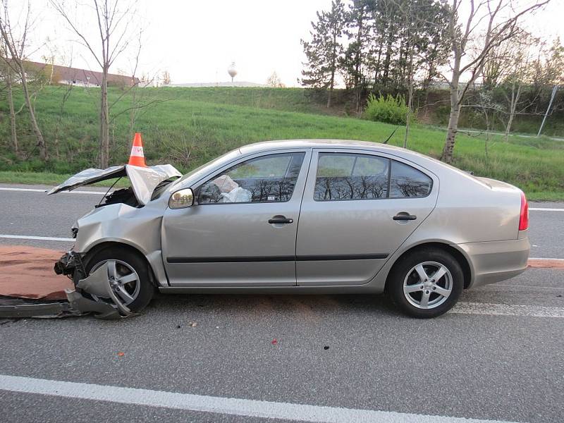 Dopravní nehoda osobního automobilu a pekárenské dodávky u Sobotky.