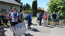 Valdičtí sportovci a jejich příznivci vyjádřili poklidnou demonstrací svůj nesouhlas s tím, že přicházejí o sportovní areál.