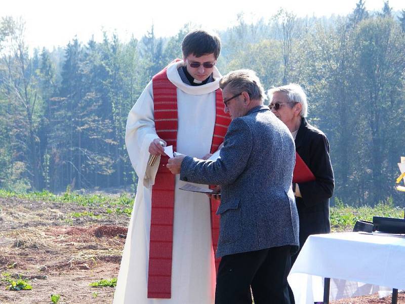 Ve Valdově slavnostně odhalili a vysvětili sochu sv. Václava.