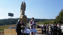 Ve Valdově slavnostně odhalili a vysvětili sochu sv. Václava.