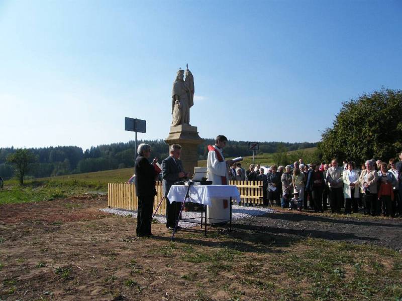 Ve Valdově slavnostně odhalili a vysvětili sochu sv. Václava.