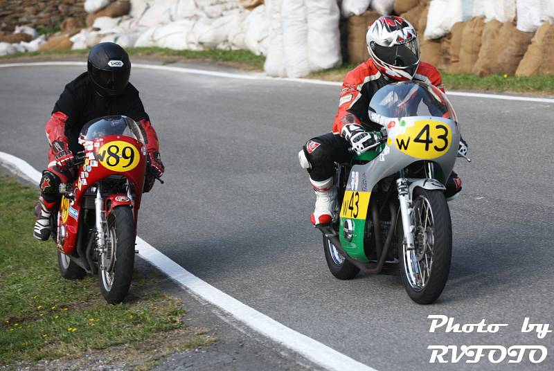 Závod historických motocyklů a sajdkár v Branné.  