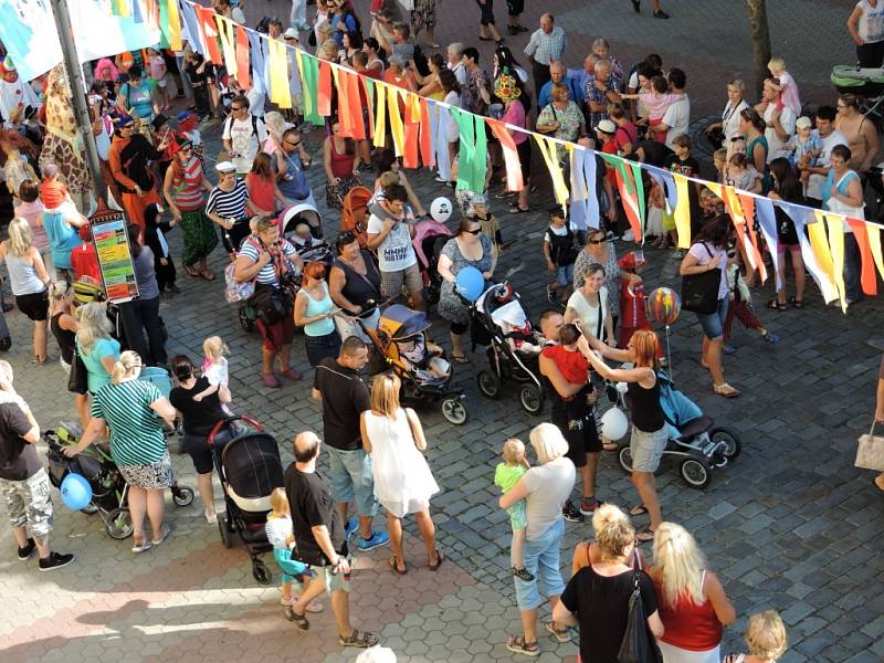 Pohádkový průvod zahájil festival.