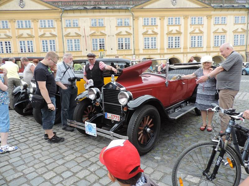 Veteránem Českým rájem na jičínském Valdštejnově náměstí.