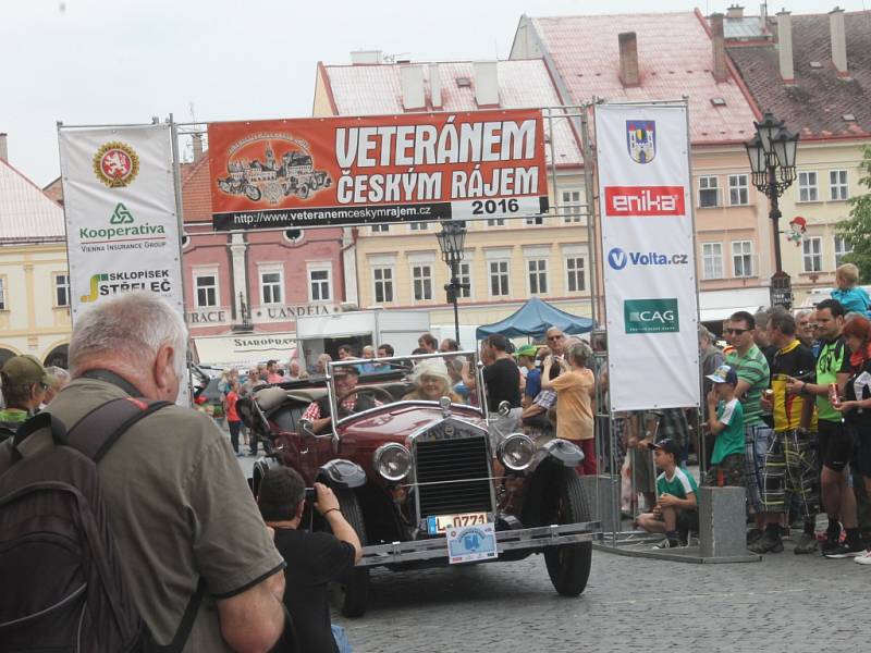 Veteránem Českým rájem - odjezd veteránů.