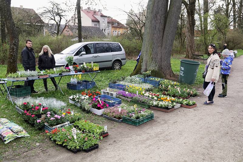 Velikonoční jarmark v Lázních Bělohrad.