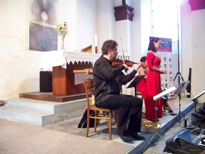 Koncert souboru Bardolino v hořické synagoze.
