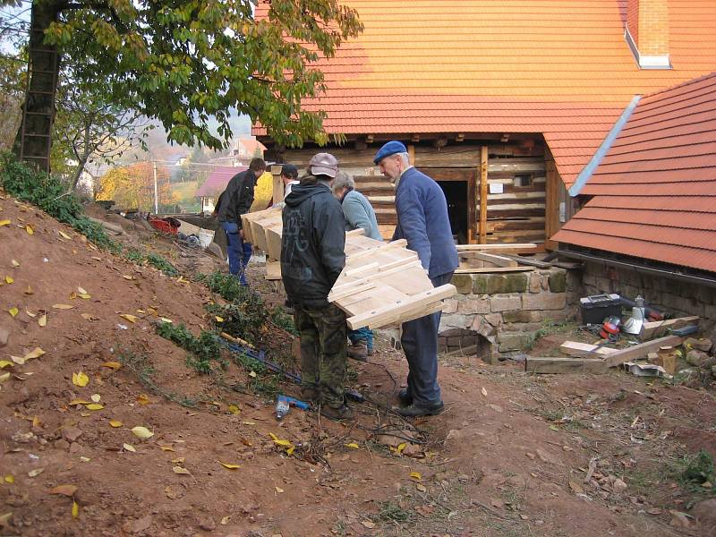 Rekonstrukce tzv. Doleního mlýna v Bradlecké Lhotě.