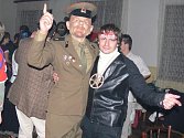 Lenin na recesistickém večírku.