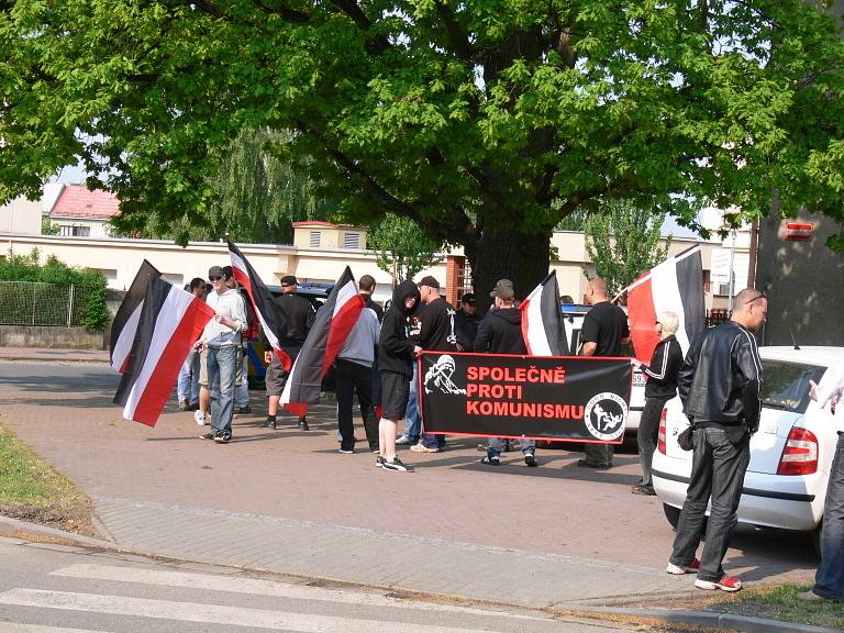 Protest proti jičínské prvomájové manifestaci levice.