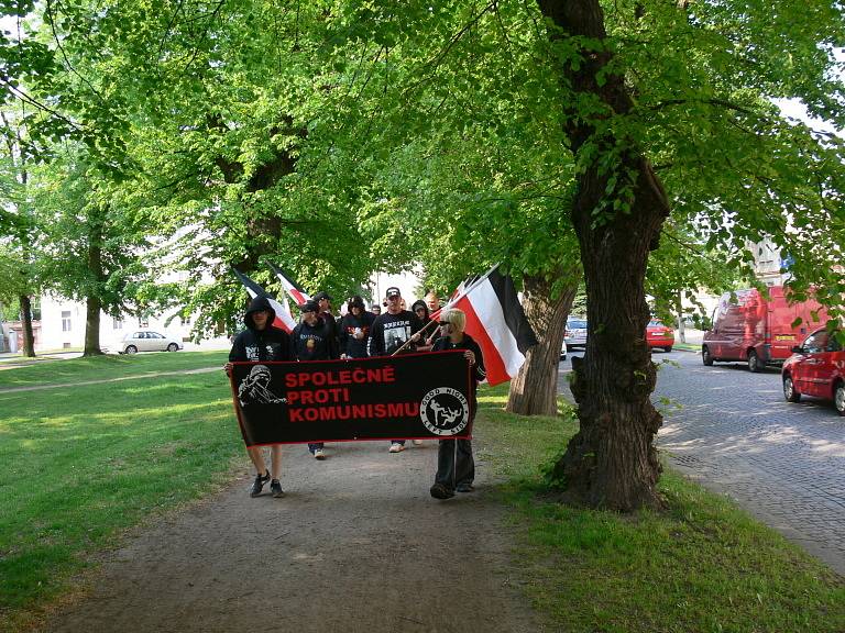 Protest proti jičínské prvomájové manifestaci levice.