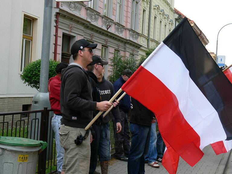 Protest proti jičínské prvomájové manifestaci levice.