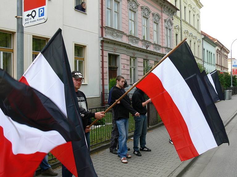 Protest proti jičínské prvomájové manifestaci levice.