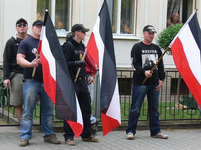 Protest proti jičínské prvomájové manifestaci levice.