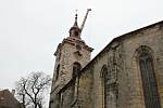 Sejmutí věžní kupole kostela sv. Ignáce.
