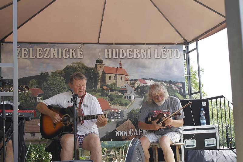 Triangl folk fest zahájil letošní ročník Železnického hudebního léta.