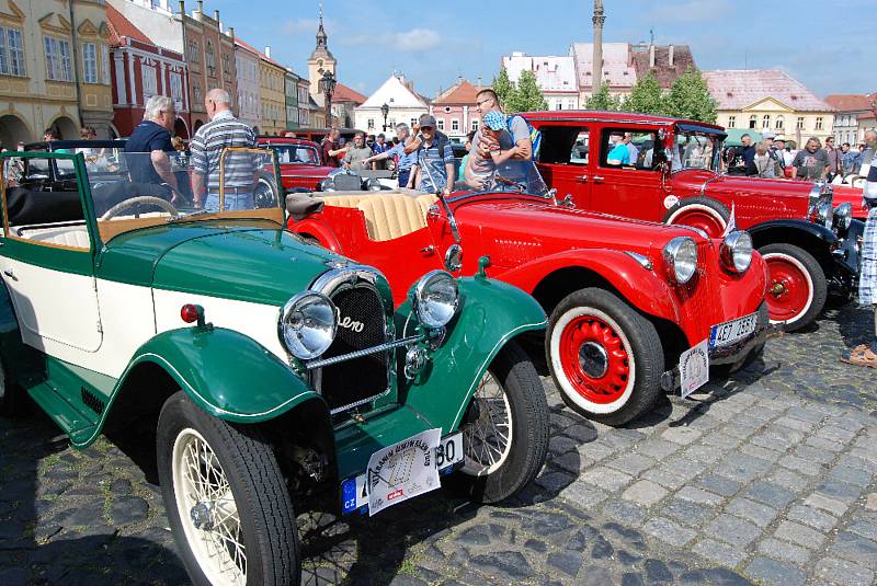 Na letošním ročníku se prezentovalo 70 veteránů, z toho devět motocyklů.