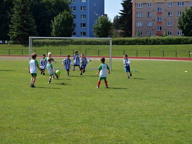 Fotbalový turnaj mateřských škol na jičínském stadionu.