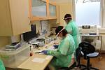 V laboratořích Levitova centra následné péče v Hořicích zahájili očkování antigenními testy na covid 19. Očkování je možné jen po rezervaci termínu.