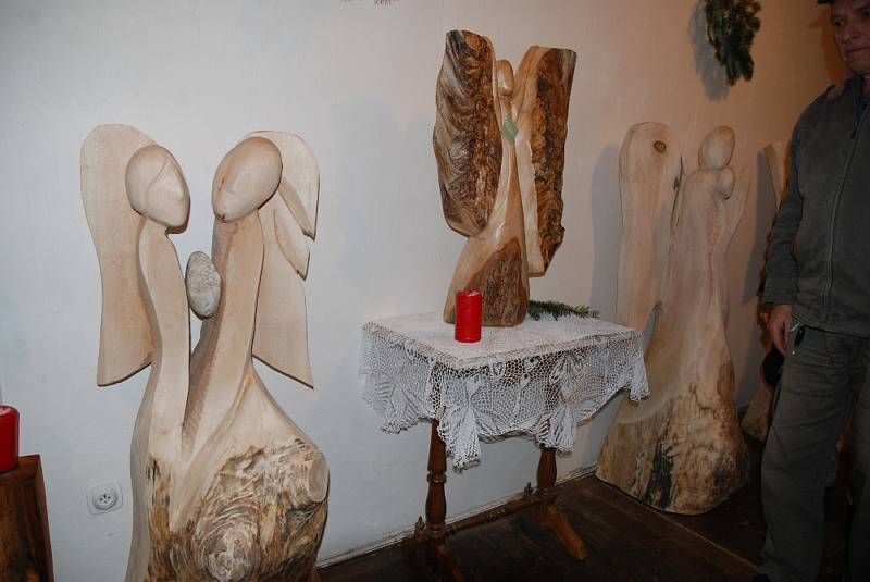 Dřevořezby z ráje - výstava v Místním vlastivědném muzeu v Železnici.