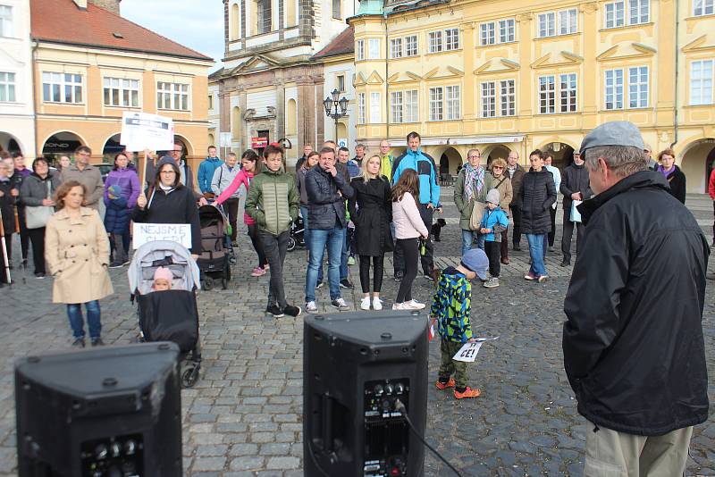 Demonstranti požadovali demisi Benešové a odchod Babiše.