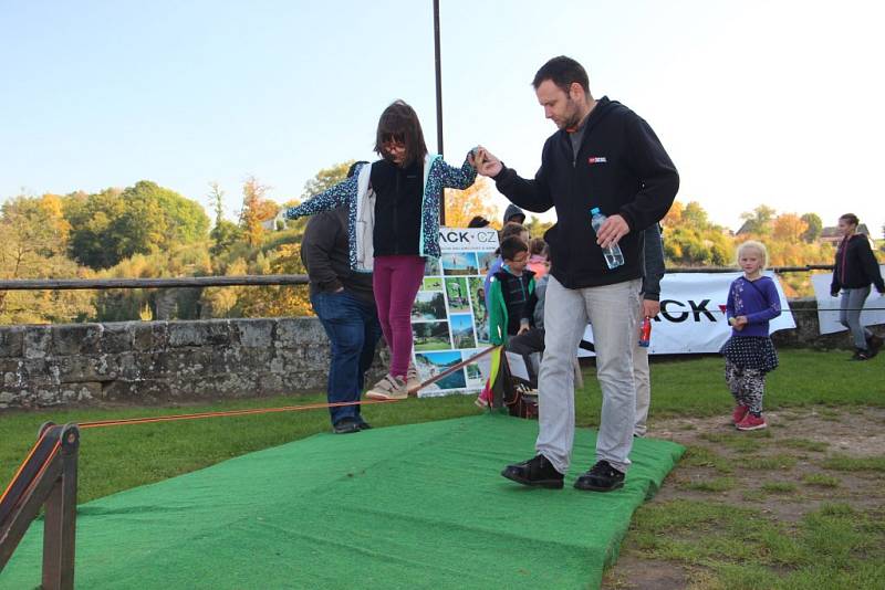 Na Kosti se konal 7. ročník festivalu slacklinistů.