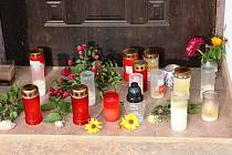 Svíčky na místě tragické události