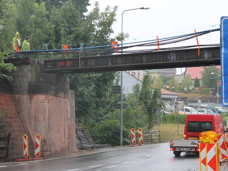 Odstranění novopackého mostu kvůli opravě.