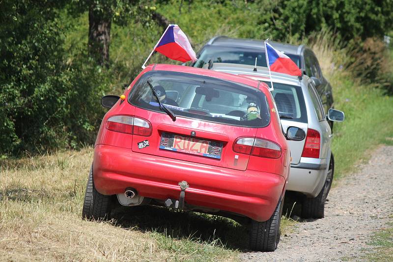 Poprvé od roku 2017 se Babákovi rozhodli uspořádat Rally v Nemyčevsi. Zúčastnit se mohl každý s autem a platným řidičákem.