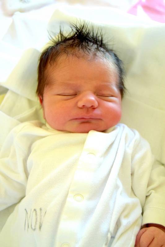 EMA KOŤÁTKOVÁ dělá svým rodičům Veronice a Luboši Koťátkovým radost od 30. června, kdy se narodila s porodní mírou 47 cm  a váhou 3,20 kg. Rodina bydlí v Turnově.