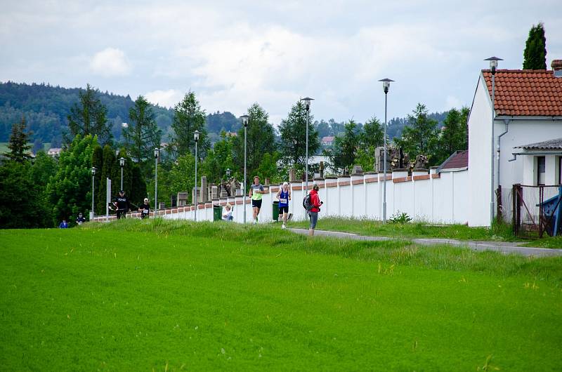 8. ročník závodu WEBER City Run Jičín odstartoval v sobotu 21. května odpoledne. Trasy 5 a 10 kilometrů vedly historickým centrem města, dále pak Lipovou alejí a okolo rybníka Kníže zpět.