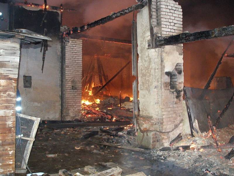 Požár stodoly v chlumecké Kozelkově ulici.