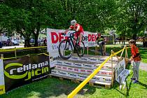 Vyhlášený cyklistický závod prosvištěl v sobotu 21.května Jičínem. Na start 17. ročníku soutěže se postavilo 595 závodníků v jedenácti kategoriích.