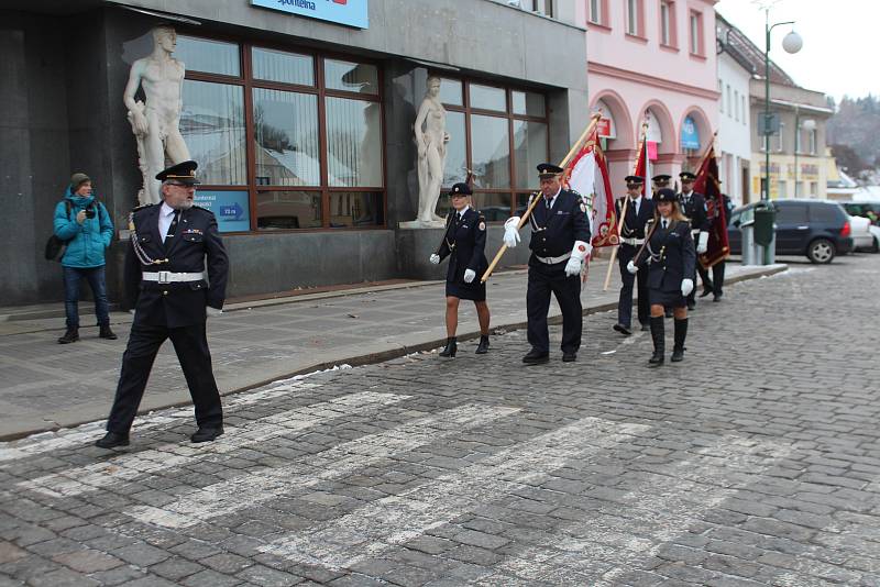 Novopačtí dobrovolní hasiči převzali nový vůz za více než šest milionů korun.