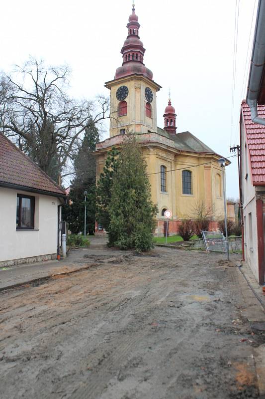 HARMONOGRAM PRACÍ se posouvá. Podobnou situaci lze očekávat i při stavební rekonstrukci druhé části vozovky.