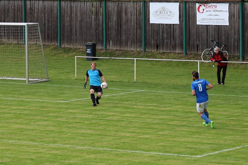 Fotbalisté Lázní Bělohradu v prvním kole Agro CS Poháru prohráli na domácím hřišti s Chlumcem nad Cidlinou B 1:2.