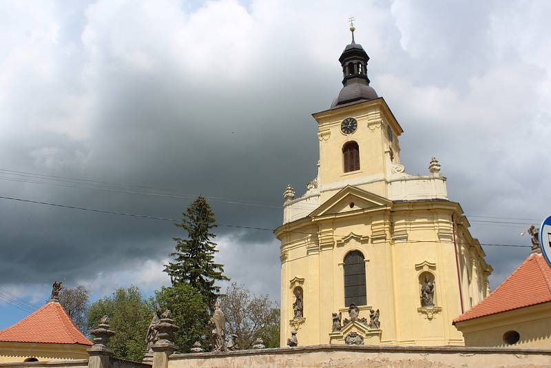 Vesnička Veliš leží asi sedm km od Jičína.