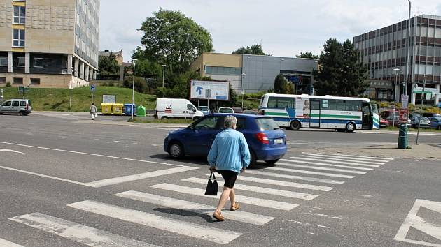 Přechod pro chodce u jičínského autobusového nádraží.