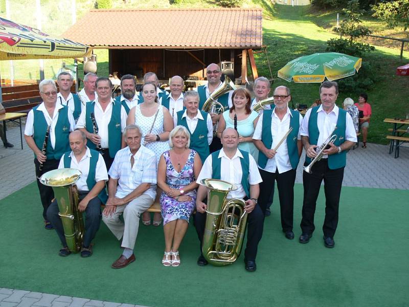 Z koncertu Kuželovy dechové hudby na Samšině.