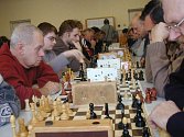 Celkem 99 účastníků usedlo za šachovnice v příjemném prostředí klubovny Obecního úřadu v Lužanech při jubilejním 30. ročníku populárního turnaje.